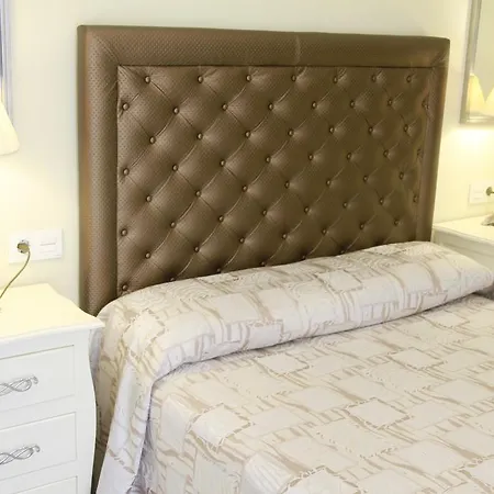 Hostal Flor De Lis- Lojo 콘일데라프론테라