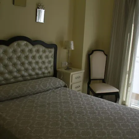招待所 Hostal Flor De Lis- Lojo
